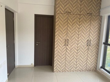 Room in 2 BHK Apartment at Kalpataru Woods Ville, Powai – for Rent