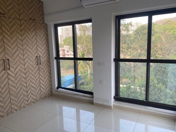 Room in 2 BHK Apartment at Kalpataru Woods Ville, Powai – for Rent