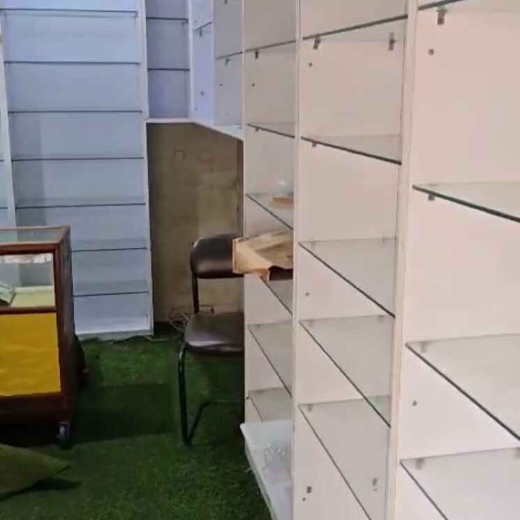 Balcony, lajpat nagar i Commercial Shop 115 Sq.Ft. In Lajpat Nagar I Delhi 9161417