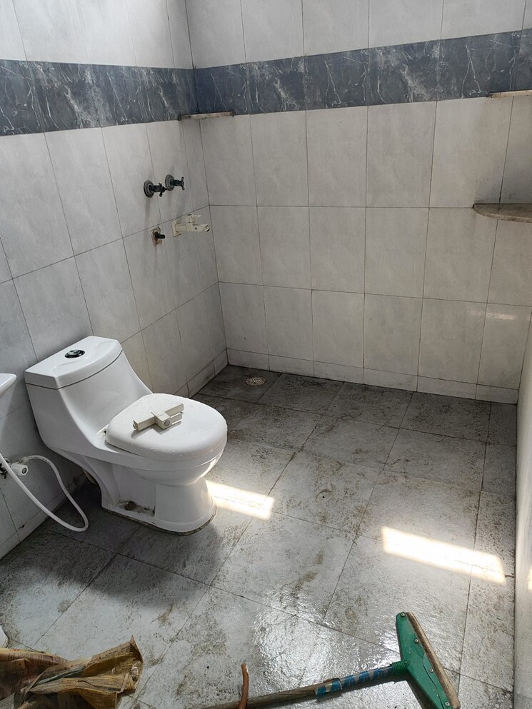 Bathroom, sector 36 3 Bedroom 1900 Sq.Ft. Independent House In Sector 36 Noida 9161482