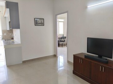 Room in 2 BHK Apartment at Suncity Avenue 76, Sector 76 – for Rent
