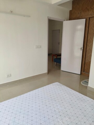 Room in 2 BHK Apartment at Suncity Avenue 76, Sector 76 – for Rent