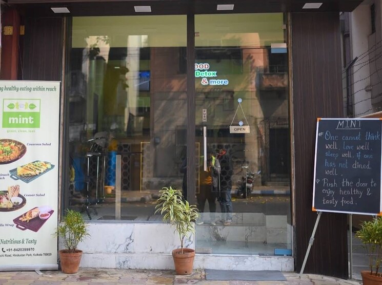 Living Room, purna das road Commercial Showroom 1200 Sq.Ft. In Purna Das Road Kolkata 9161481