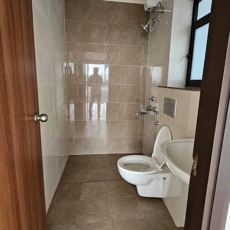 Bathroom, b-u-bhandari-everglade 2.5 Bedroom 1100 Sq.Ft. Apartment In Santipur Pune 9161526