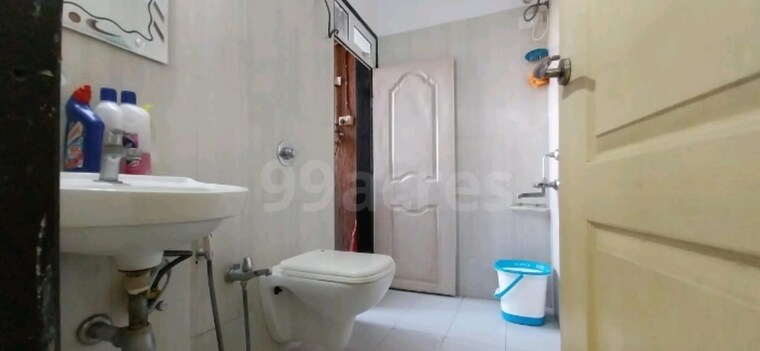 Bathroom, hiranandani-meadows 3 Bedroom 1345 Sq.Ft. Apartment In Manpada Thane 9161548