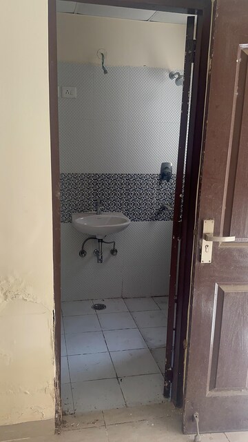 Bathroom in 4 BHK Apartment at Wave City, Wave City – for Rent