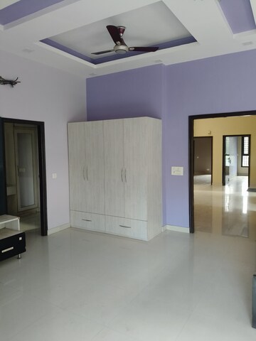 Room in 3 BHK Independent House at Sector 40 – for Rent