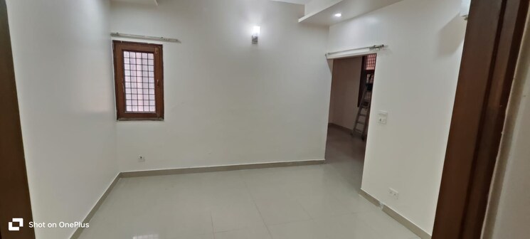 Room, sector 40 3 Bedroom 2500 Sq.Ft. Independent House In Sector 40 Noida 9161617
