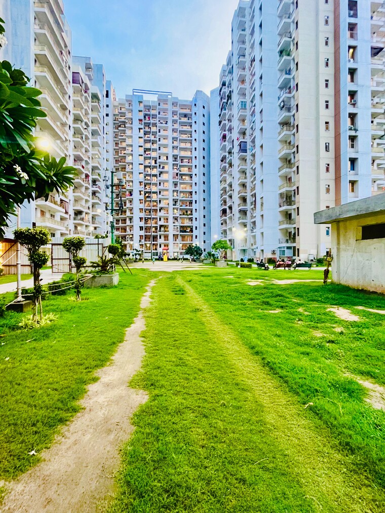 Garden, amrapali-dream-valley 2 Bedroom 805 Sq.Ft. Apartment In Tech Zone 4 Greater Noida Greater Noida 9161593