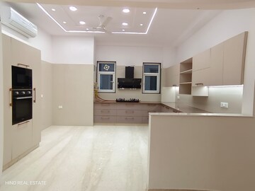 Room in 4 BHK Builder Floor at Vasant Kunj – for Rent