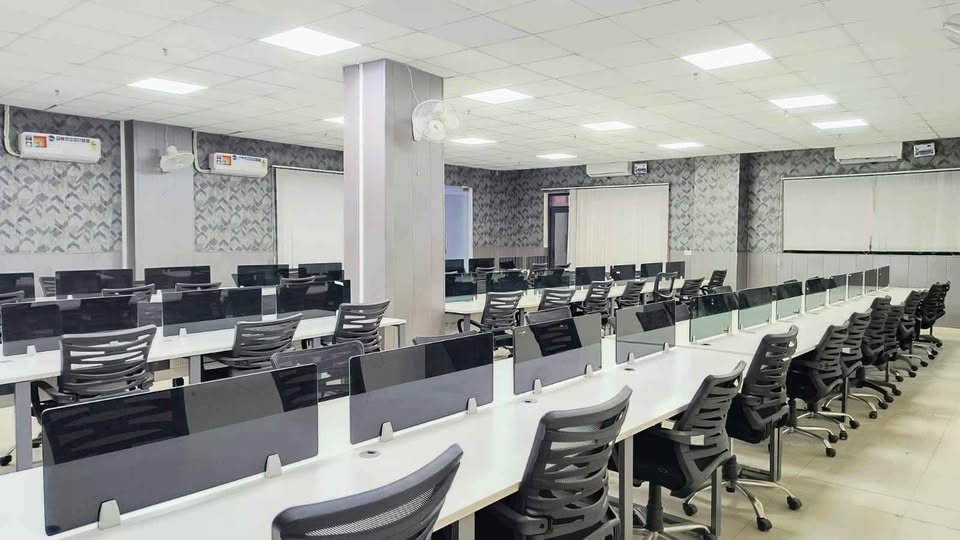 Office Space For Rent in Scheme 78