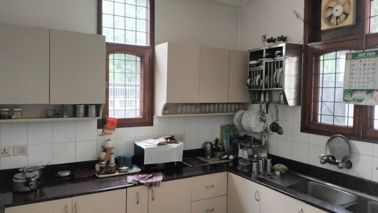 Kitchen, sector 30 5 Bedroom 167 Sq.Mt. Villa In Sector 30 Noida 9161641