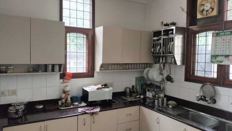 Kitchen, sector 30 5 Bedroom 167 Sq.Mt. Villa In Sector 30 Noida 9161641