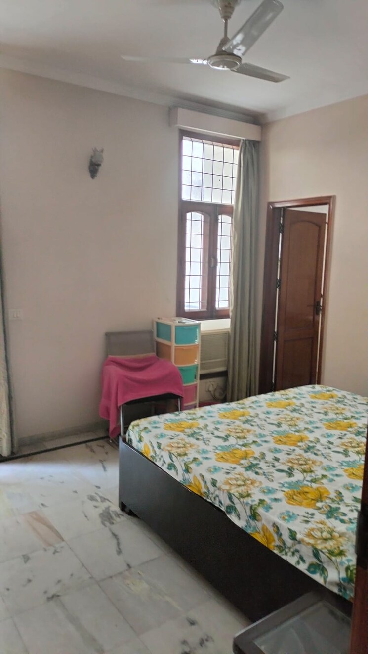 Bedroom, sector 30 5 Bedroom 167 Sq.Mt. Villa In Sector 30 Noida 9161641