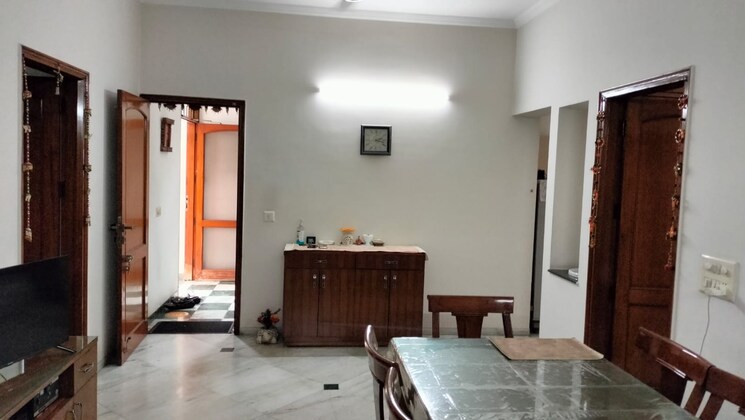 Bedroom, sector 30 5 Bedroom 167 Sq.Mt. Villa In Sector 30 Noida 9161641