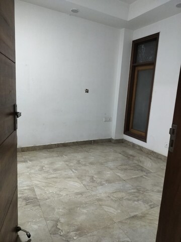 Room in 3 BHK Apartment at Godrej Meridien, Sector 106 – for Rent