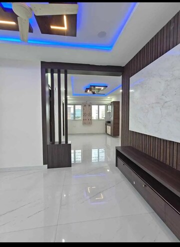 Room in 4 BHK Apartment at Prestige Beverly Hills, Kokapet – for Rent