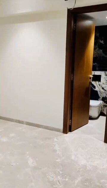 Room in 2 BHK Apartment at Santacruz West – for Sale