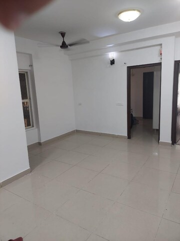 Room in 3 BHK Apartment at Nirala Estate II, Tech Zone 4 Greater Noida – for Rent