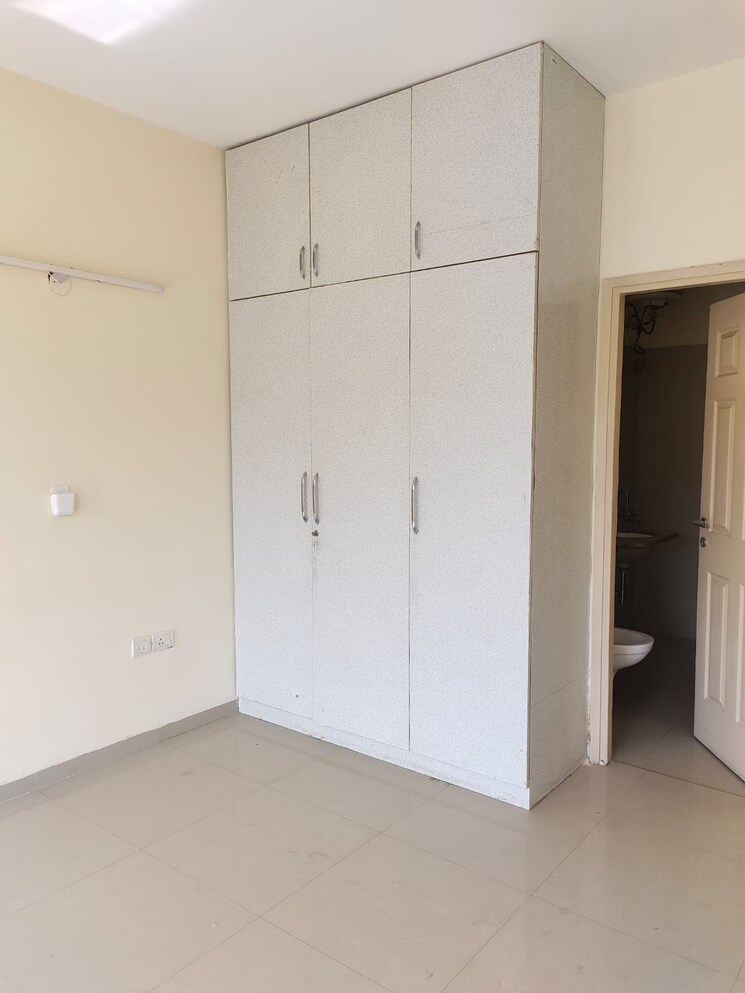 Room, emaar-mgf-emerald-hills 3 Bedroom 267 Sq.Yd. Apartment In Sector 65 Gurgaon 9161701