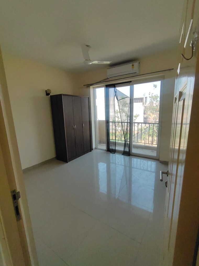 Room, emaar-mgf-emerald-hills 3 Bedroom 267 Sq.Yd. Apartment In Sector 65 Gurgaon 9161701