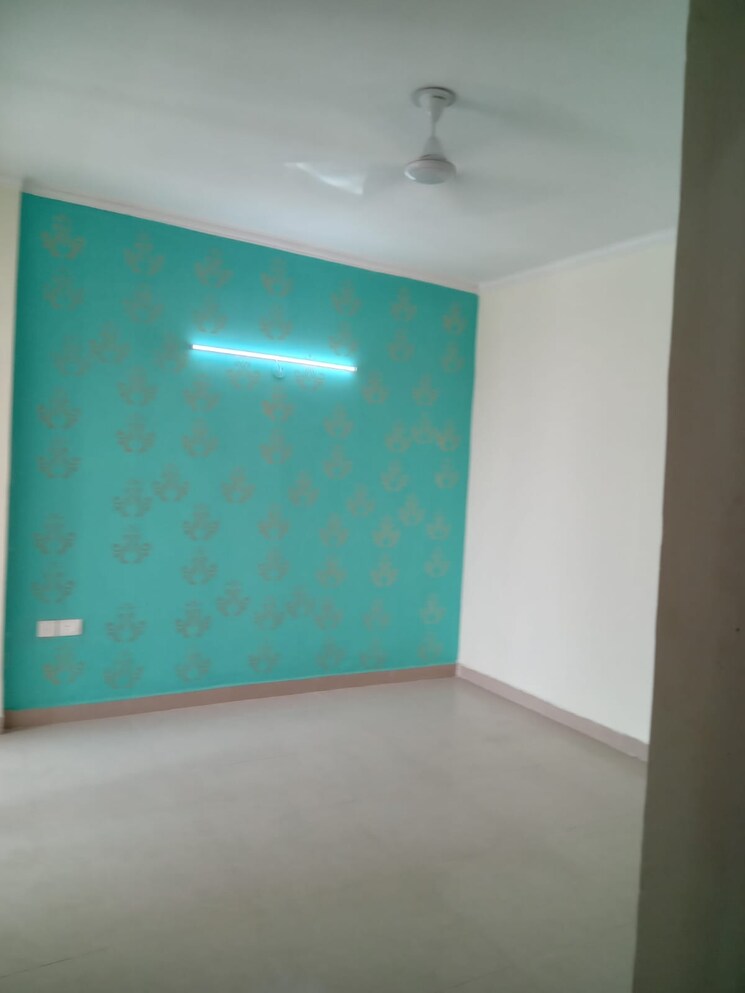 Room, amrapali-platinum 3 Bedroom 1625 Sq.Ft. Apartment In Sector 119 Noida 9161695