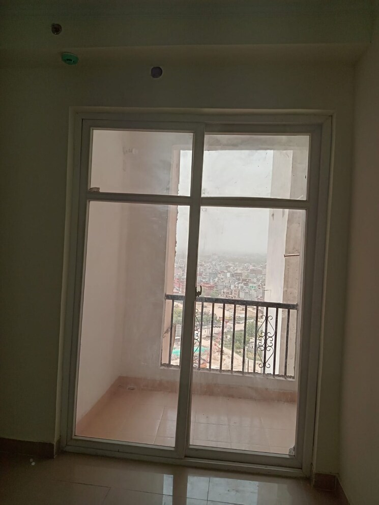 Room, amrapali-platinum 3 Bedroom 1625 Sq.Ft. Apartment In Sector 119 Noida 9161695