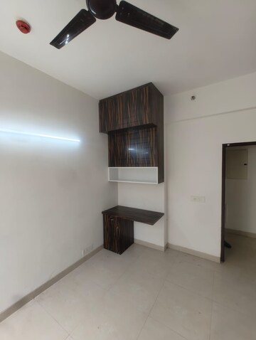 Room in 4 BHK Apartment at Indiabulls Centrum Park, Sector 103 – for Rent