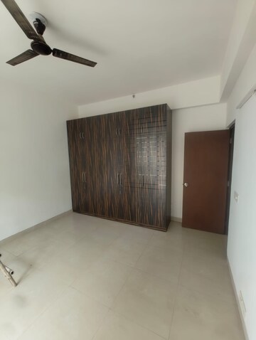 Room in 4 BHK Apartment at Indiabulls Centrum Park, Sector 103 – for Rent