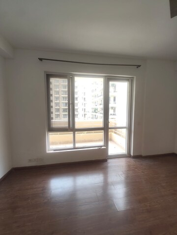 Room in 4 BHK Apartment at Indiabulls Centrum Park, Sector 103 – for Rent