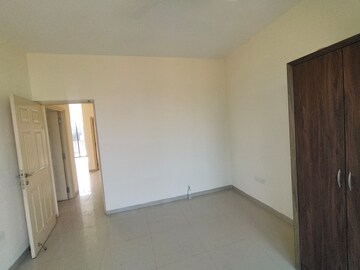 Room in 3 BHK Apartment at Emaar MGF Emerald Hills, Sector 65 – for Rent