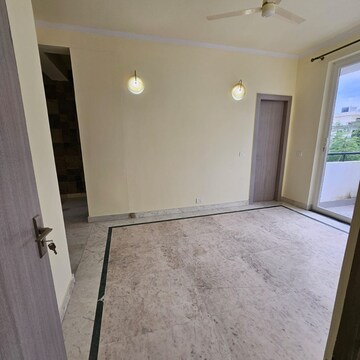 Room in 3 BHK Builder Floor at Sector 54 – for Rent