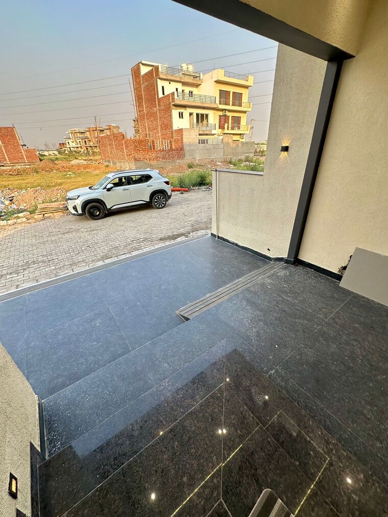 Parking, sector 115 5 Bedroom 150 Sq.Yd. Villa In Sector 115 Mohali 9161944