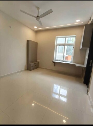 Room in 2 BHK Apartment at Rajapushpa Provincia, Narsingi – for Rent