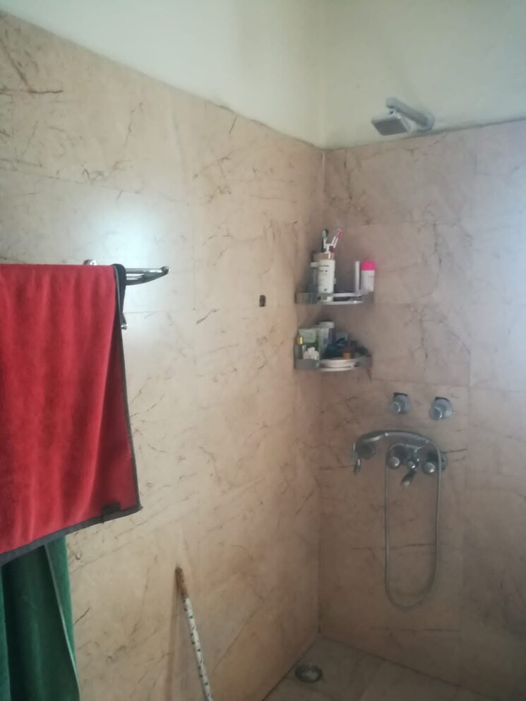 Bathroom, east of kailash 2 Bedroom 160 Sq.Yd. Builder Floor In East Of Kailash Delhi 9161955