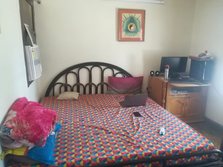 Bedroom, east of kailash 2 Bedroom 160 Sq.Yd. Builder Floor In East Of Kailash Delhi 9161955