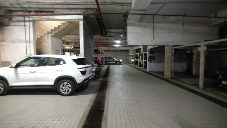 Parking, pinnacle-corporate-park Commercial Office Space 200 Sq.Ft. In Santacruz East Mumbai 8618204
