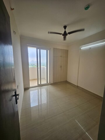 2 BHK Apartment For Rent in Amrapali Riverview, Amrapali Leisure Valley