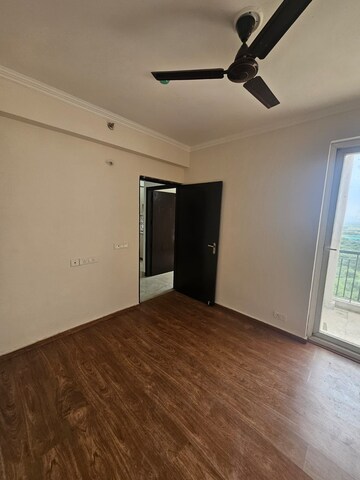 Room in 2 BHK Apartment at Amrapali Riverview, Amrapali Leisure Valley – for Rent
