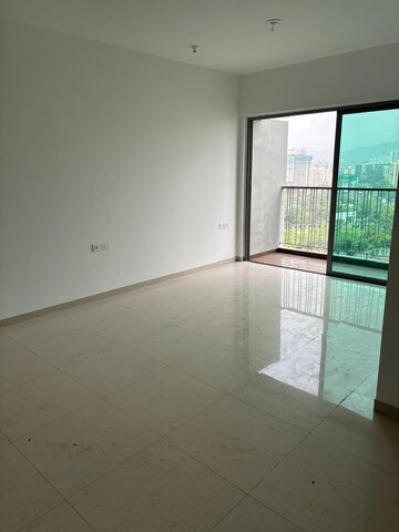 Room in 3 BHK Apartment at Kalpataru Immensa, Kolshet Road – for Sale