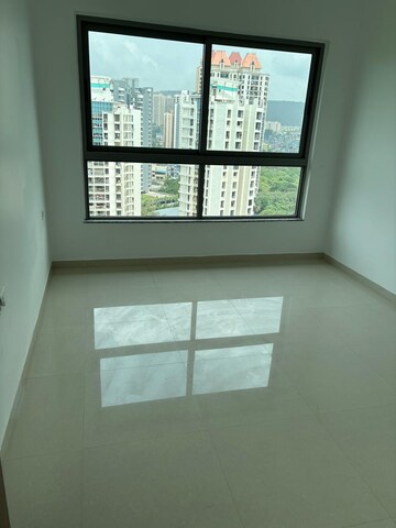 Room in 3 BHK Apartment at Kalpataru Immensa, Kolshet Road – for Sale