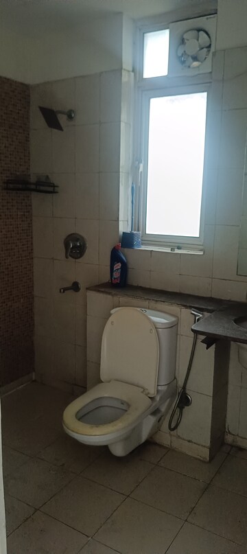 Bathroom in 3 BHK Apartment at Unitech Woodstock Floors, Sector 50 – for Rent