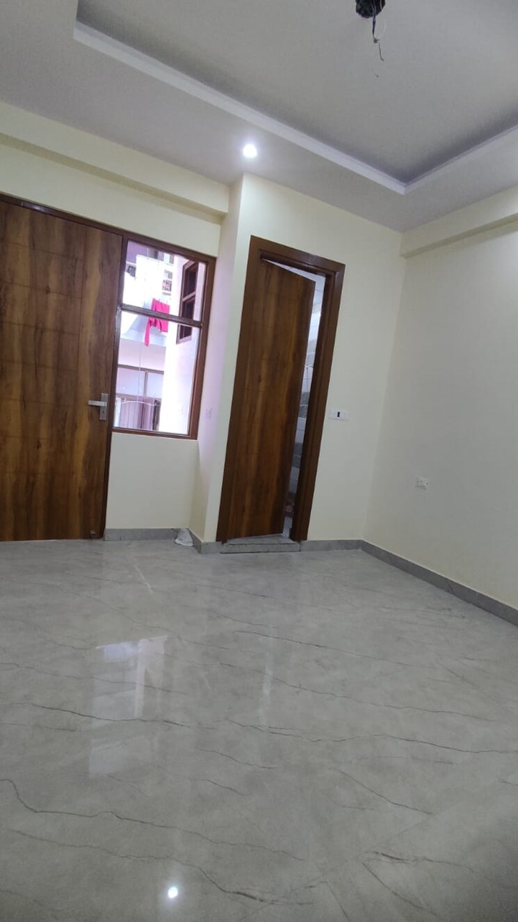 Room, sector 73 2 Bedroom 950 Sq.Ft. Builder Floor In Sector 73 Noida 9162009