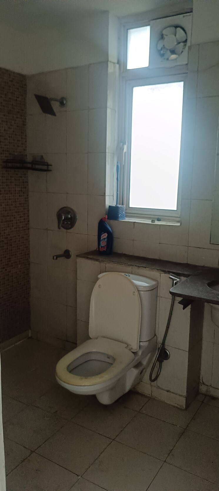 Bathroom, unitech-woodstock-floors 3 Bedroom 1624 Sq.Ft. Apartment In Sector 50 Gurgaon 9162036