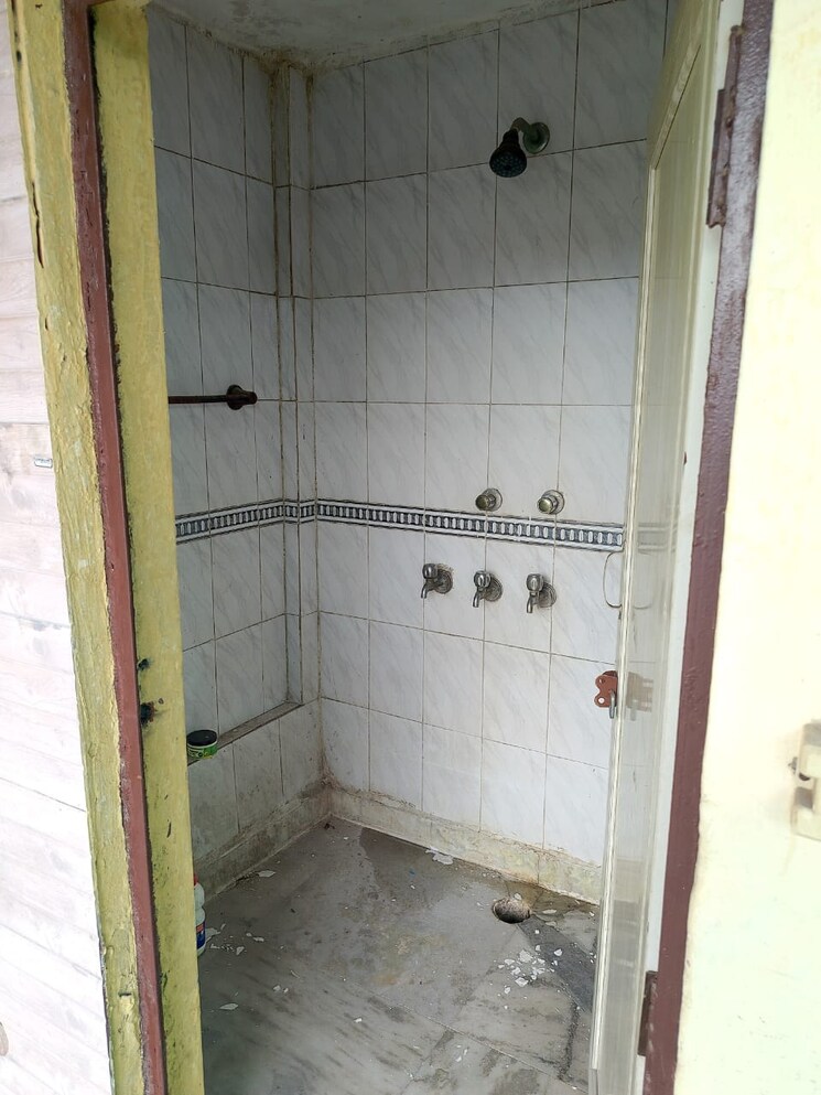 Bathroom, lajpat nagar i 1 Bedroom 516 Sq.Ft. Builder Floor In Lajpat Nagar I Delhi 9162103