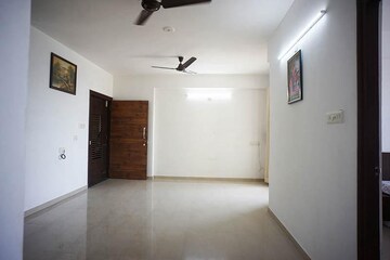 Room in 3 BHK Apartment at Shela – for Rent