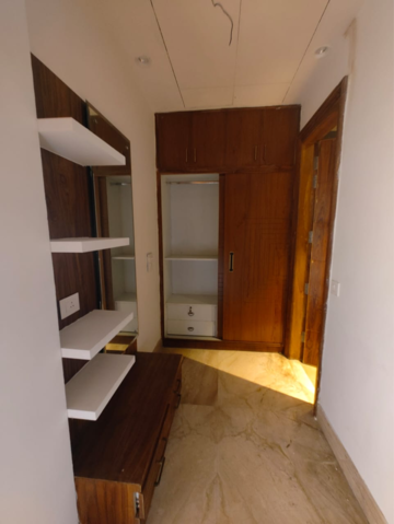 Room in 3 BHK Builder Floor at Sector 21 – for Rent