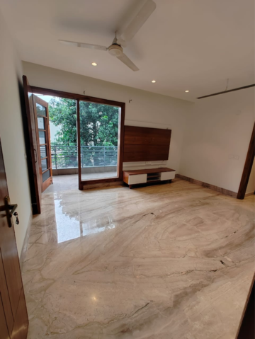 Room in 3 BHK Builder Floor at Sector 21 – for Rent