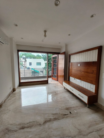 Room in 3 BHK Builder Floor at Sector 21 – for Rent