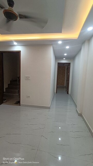 Building Lobby in 2.5 BHK Builder Floor at Govindpuri – for Sale